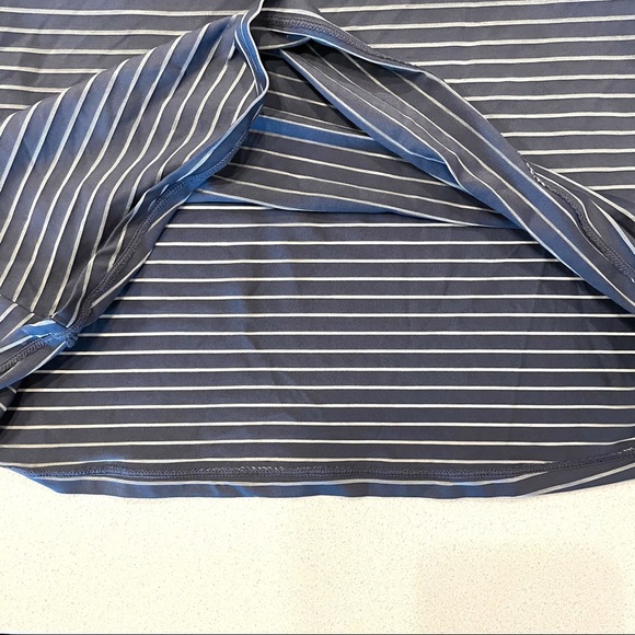 Nike fitted Gray Swim Top with Fuchsia Bra - Picture 5 of 6